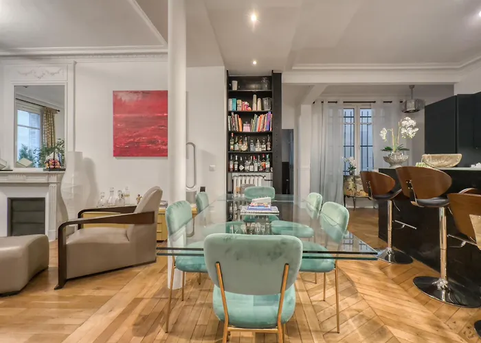 Luxury Place Near Champs Elysees