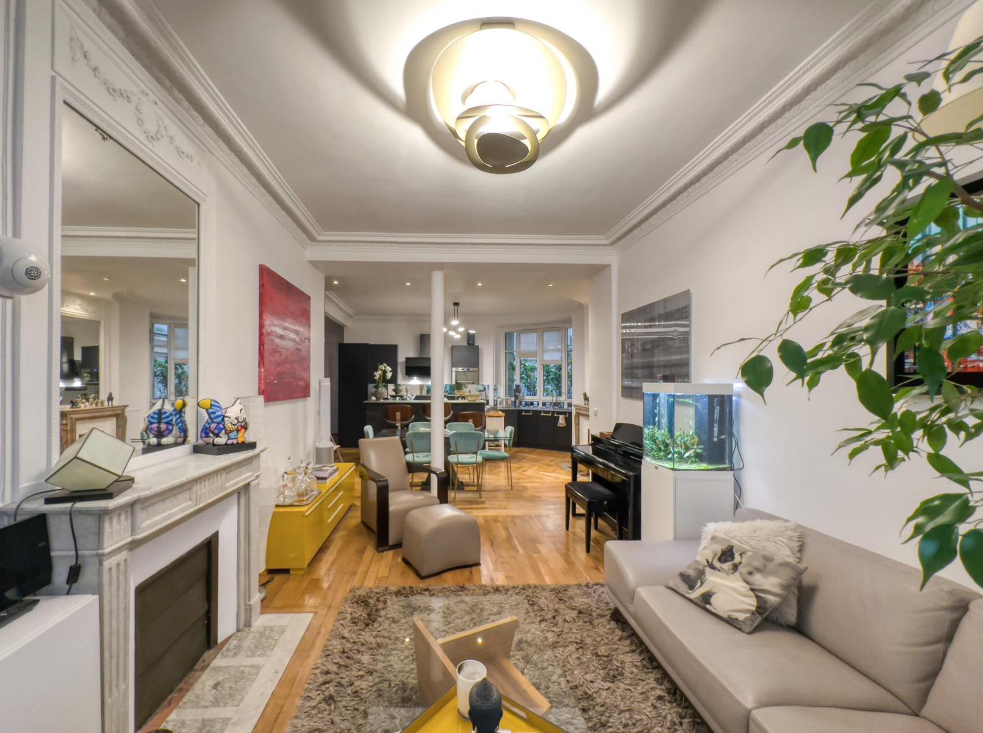 Apartment Luxury Place Near Champs Elysees Paris