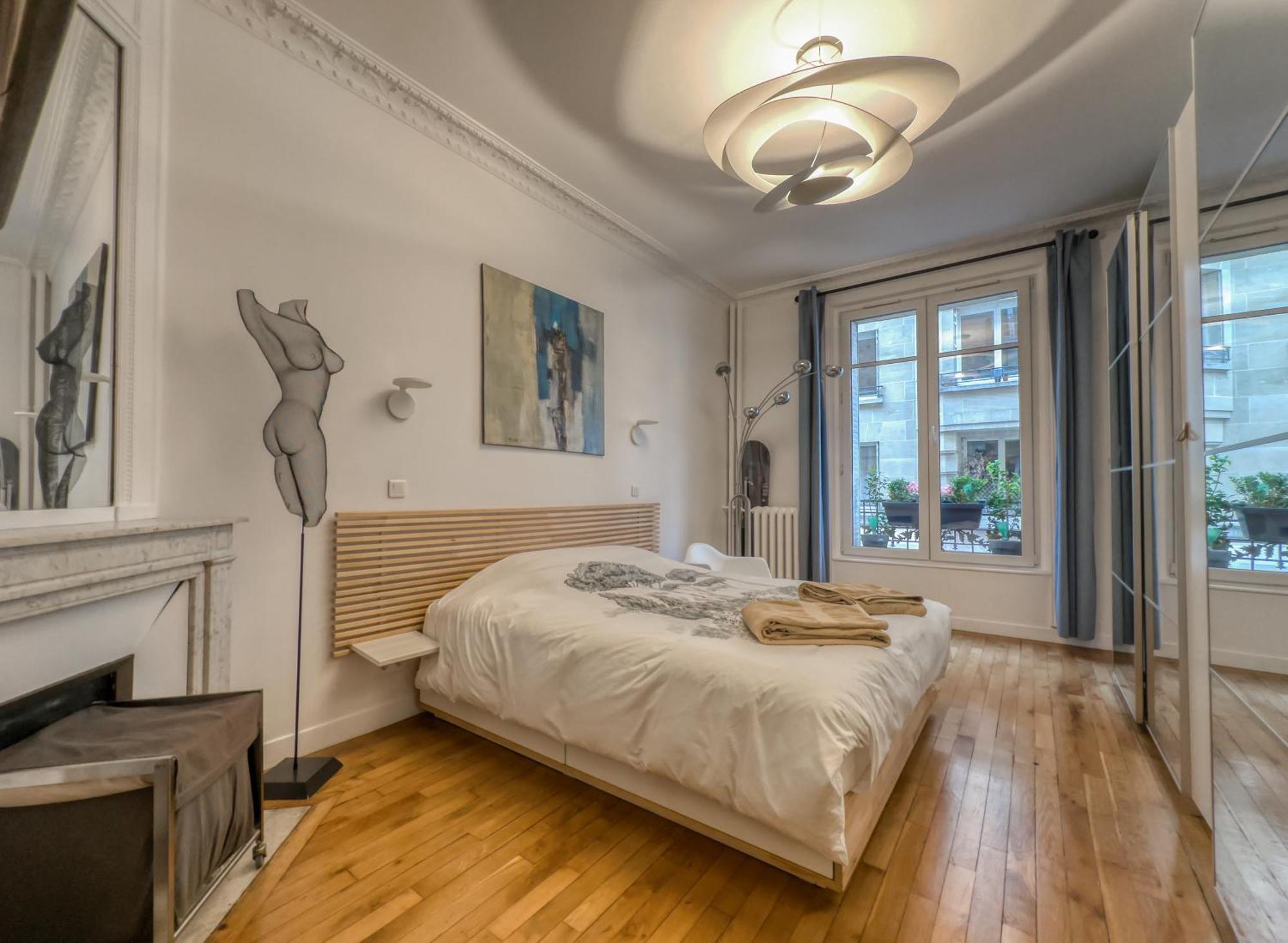 Luxury Place Near Champs Elysees Paris
