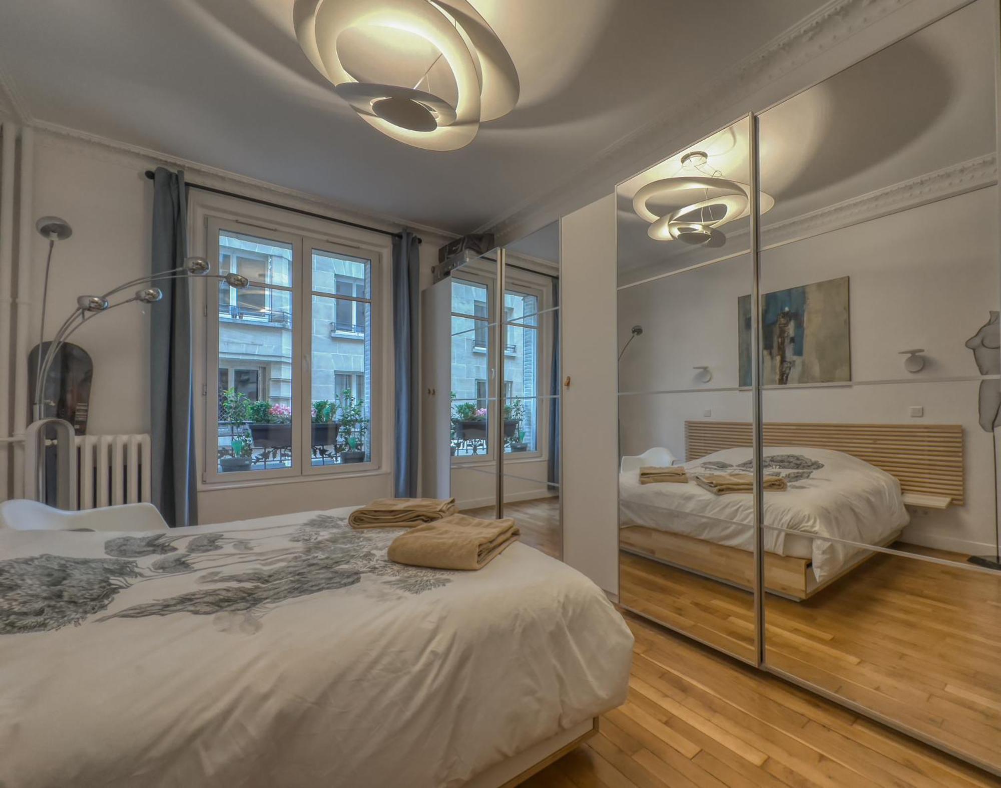 Luxury Place Near Champs Elysees Paris